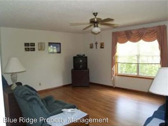2nd image of 637 Larkspur Dr