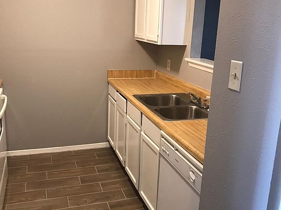 3rd image of 4008 Peperport Dr