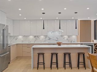 1515 Eastern Ave #1207, North Vancouver, BC V7L4R2