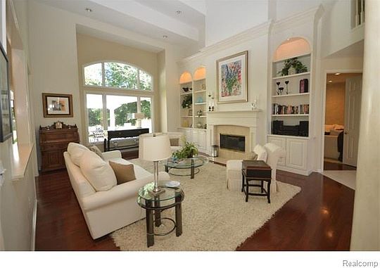 5th image of 7470 Autumn Hill Dr