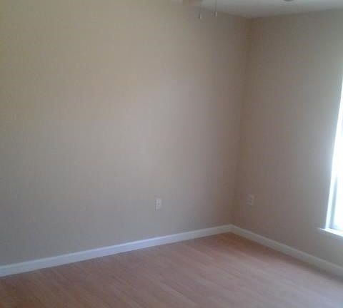 4th image of 625 E Sanderling St