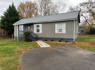 16 Dickey St, Murphy, NC 28906