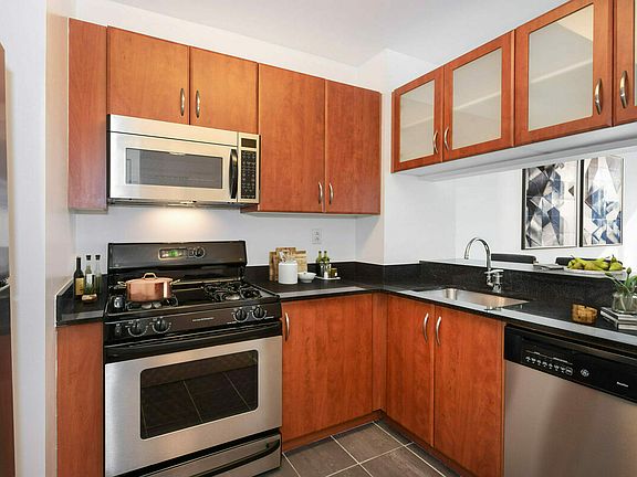 4th image of 222 E 34th St APT 909