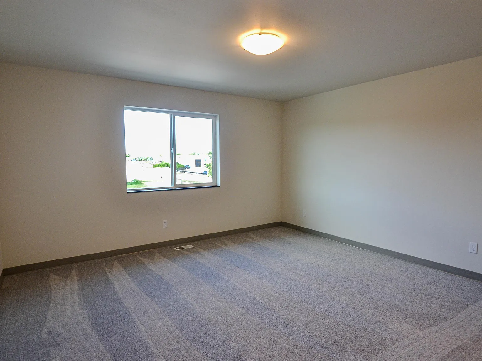 1244 S G Ave — Photo 4