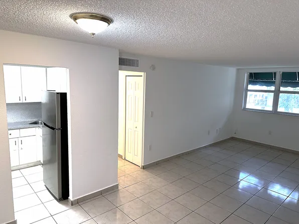 666 W 81st St, Hialeah, FL