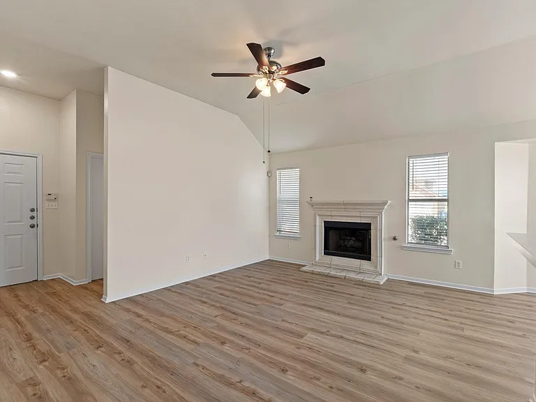 1501 Catherine Ct — Photo 8