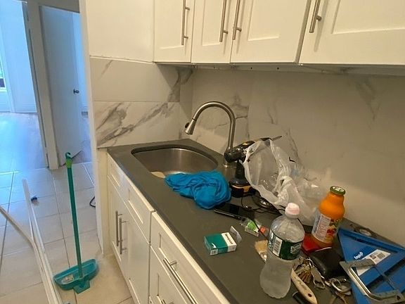 5th image of 1708 Lexington Ave #3F
