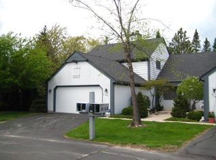 9156 N Sycamore Ct #21, Bayside, WI 53217