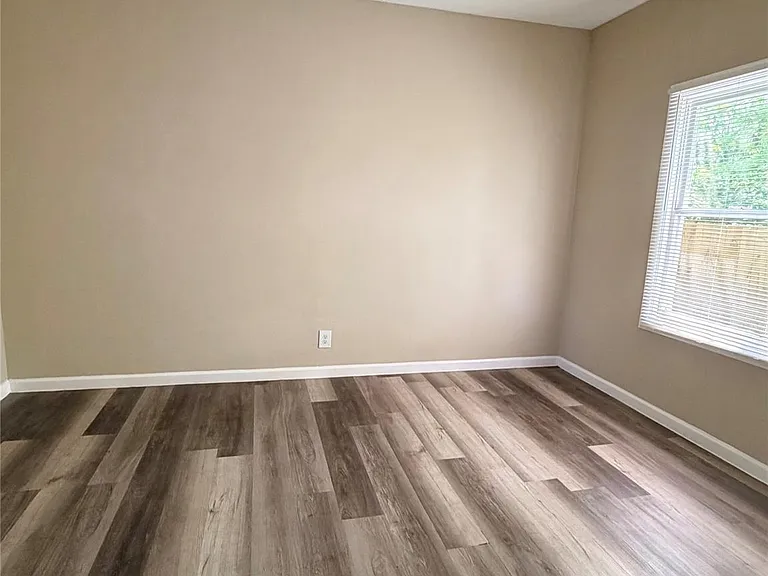 516 Hurst St — Photo 11