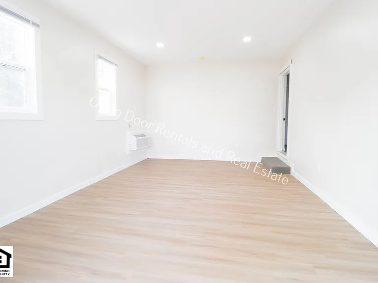 2323 Fox Ave — Photo 8