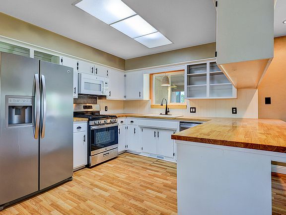 2nd image of 3418 W Howard Avenue