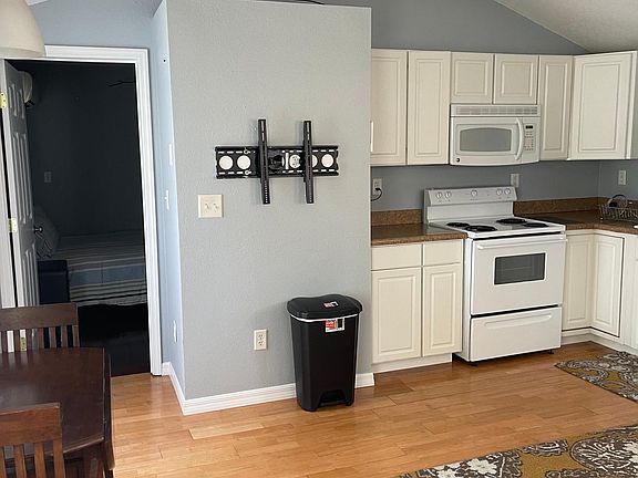 3rd image of 34 E Oak St