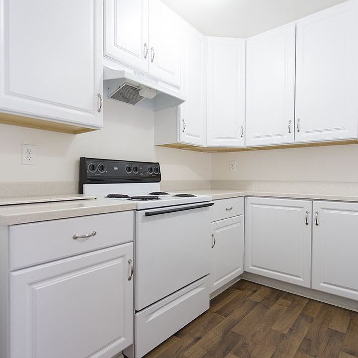 1st image of 1661 Thomas Ave APT 2