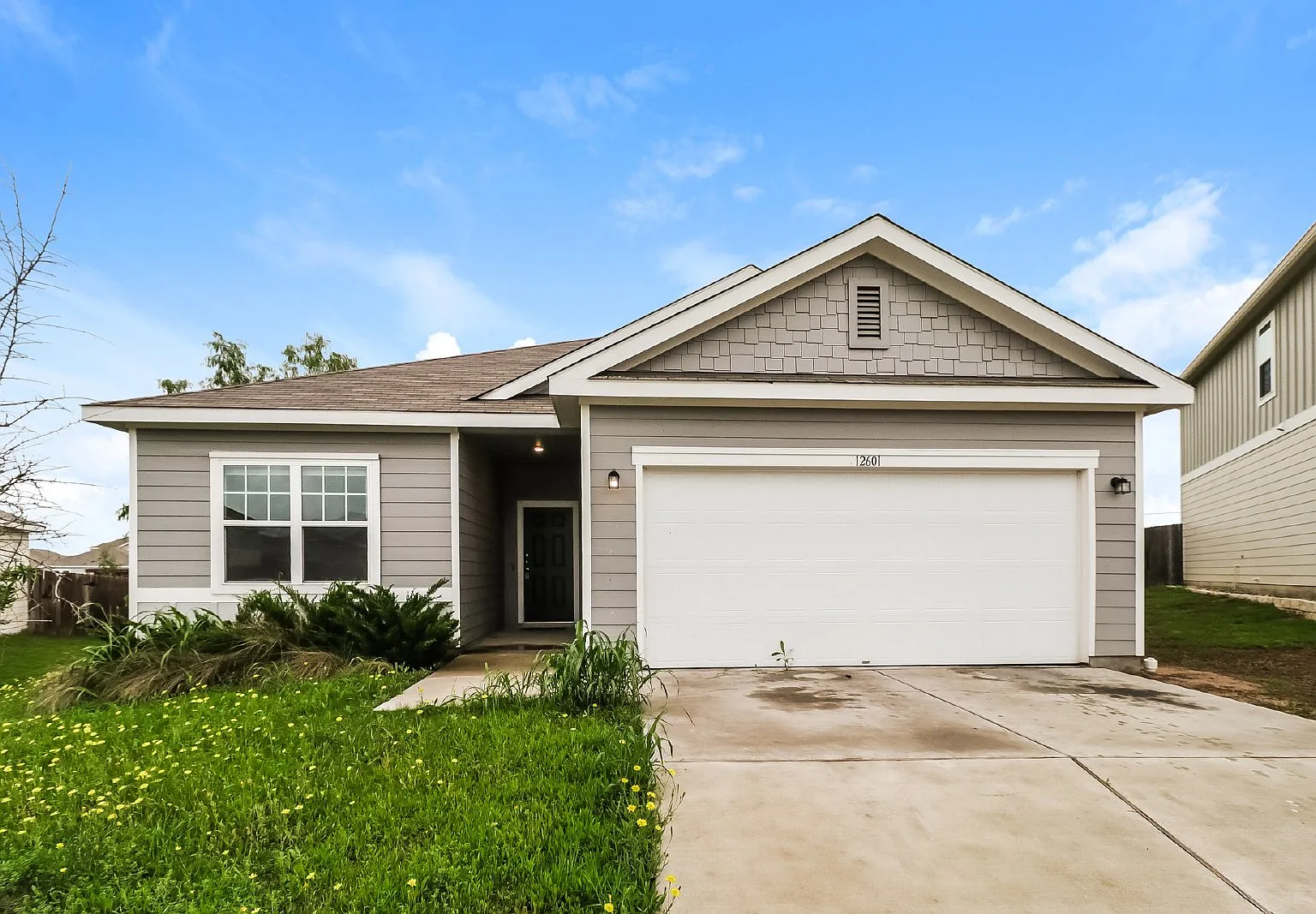 4 bed, 2.0 bath, 1827 sqft, $1,900 — Photo 1