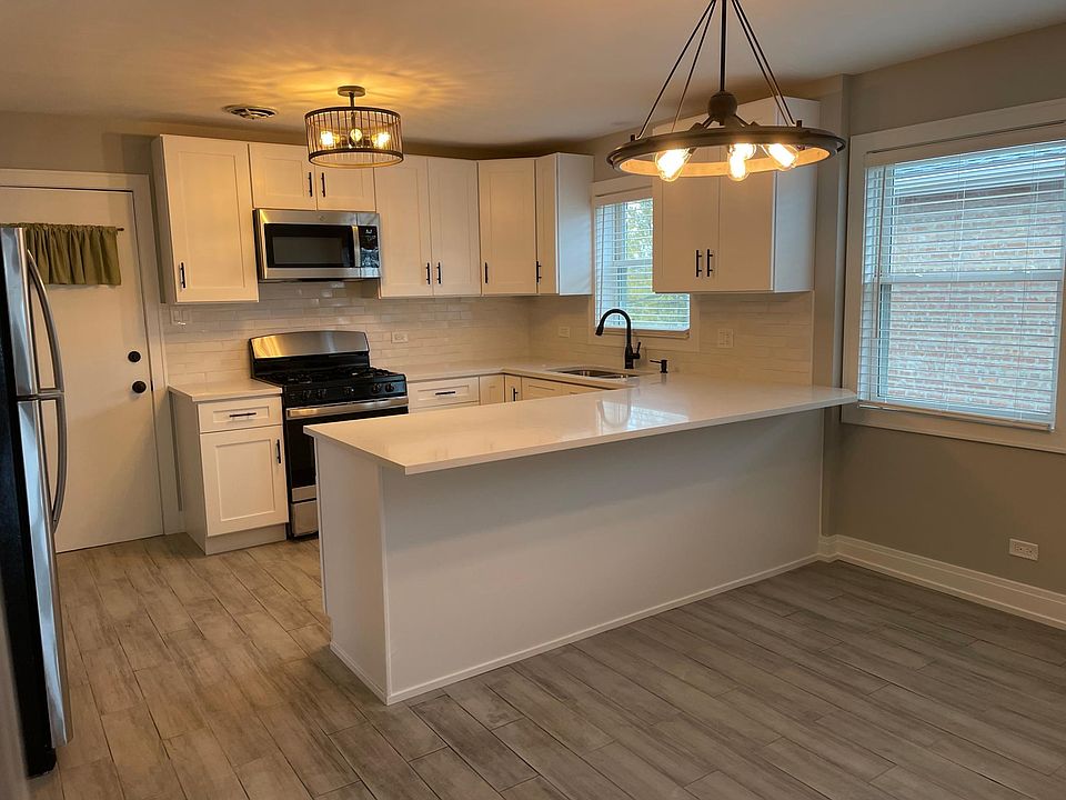 1st image of 5954 S Narragansett Ave #2