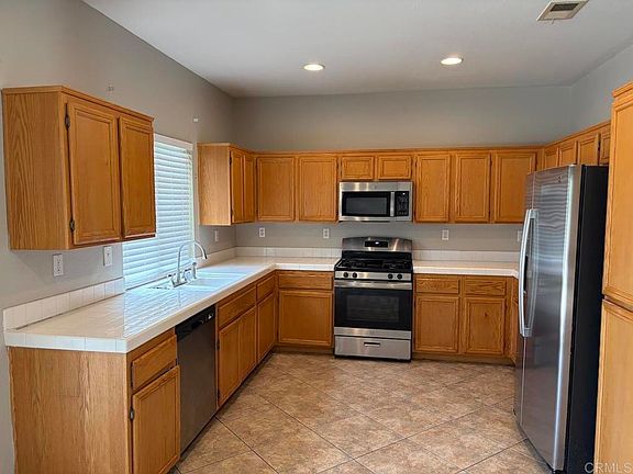 5th image of 756 Avenida Abeja
