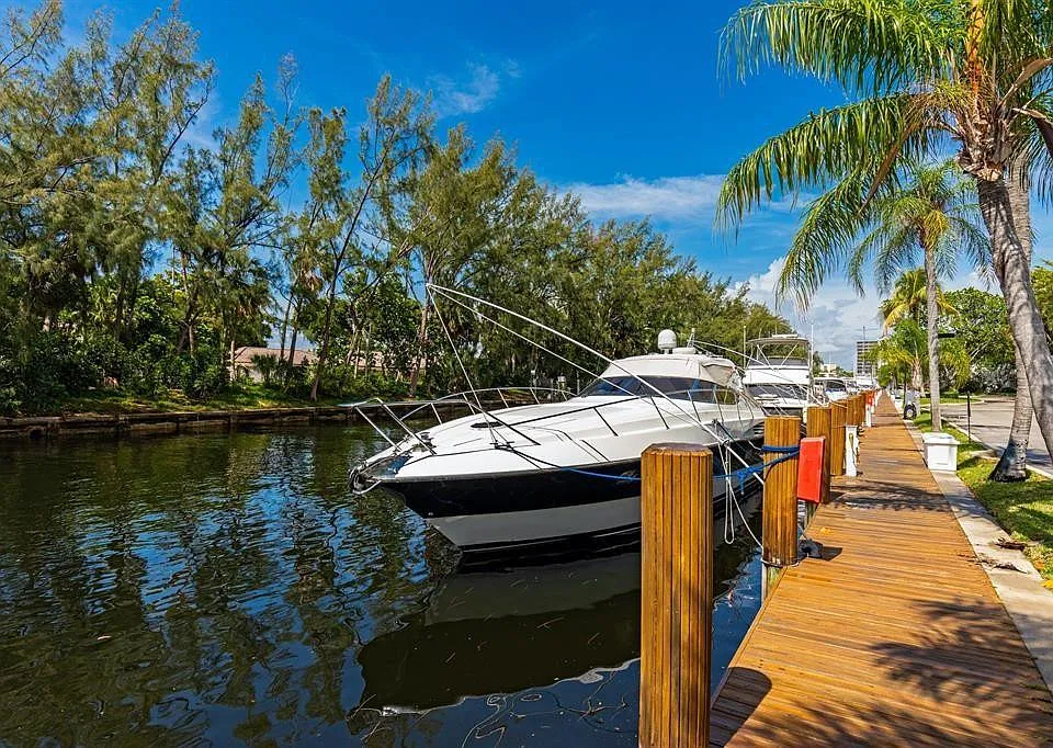 6449 Bay Club Dr #4