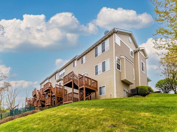 655 N Fox Trl, Round Lake, IL 60073