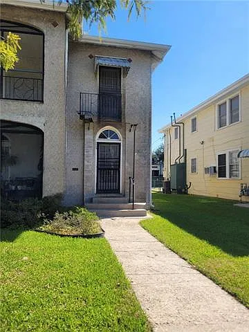 2 bed, 1.0 bath, 1440 sqft, $1,700 — Photo 2
