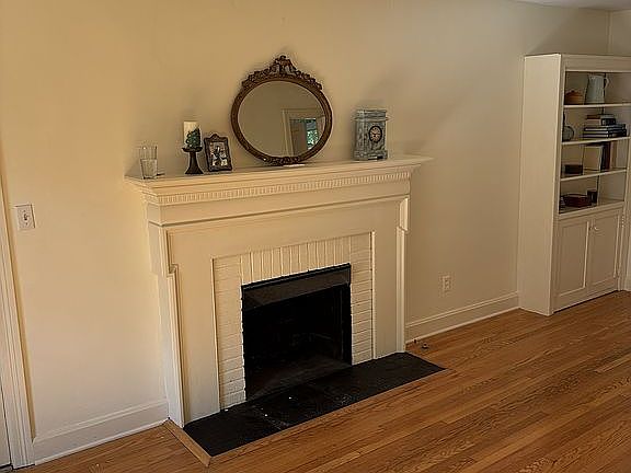 5th image of 212 Thornrose Ave