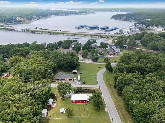 4th image of 300 Lake Rd #3