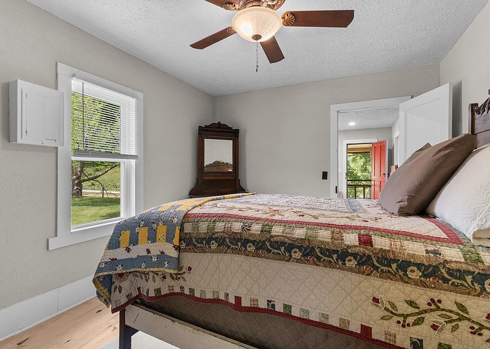 19th image of 1097 Mount Zion Rd