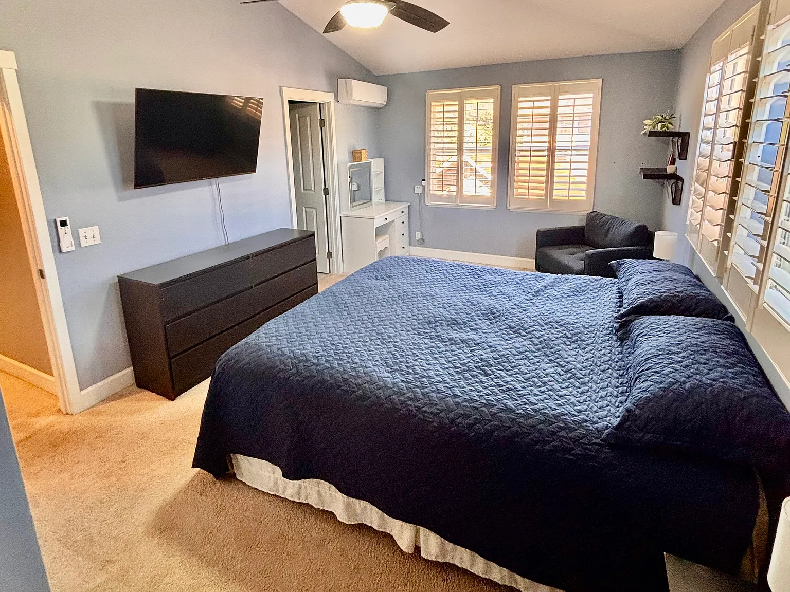 3 bed, 2.5 bath, 1330 sqft, $5,200 — Photo 3