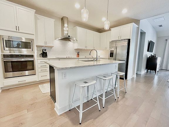 3rd image of 1067 Seaside Dr N