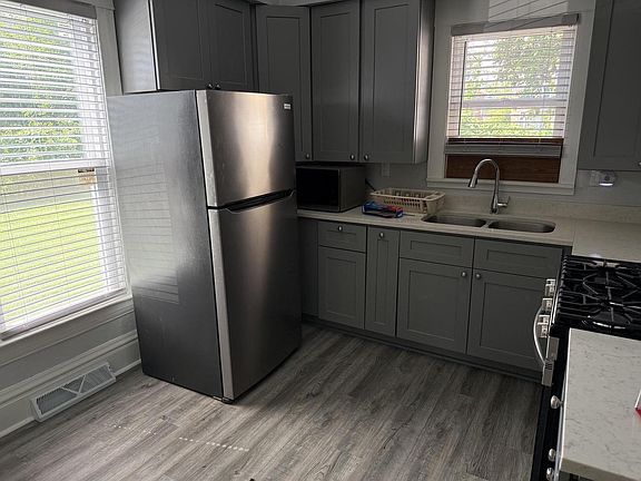 2nd image of 934 Wilson STREET