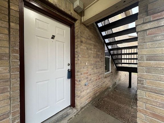 3rd image of 3006 E Stewart St #2