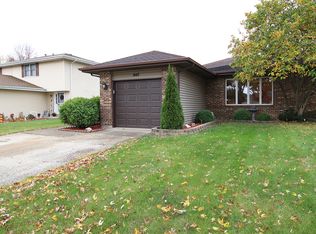 607 S Raven Rd, Shorewood, IL 60404