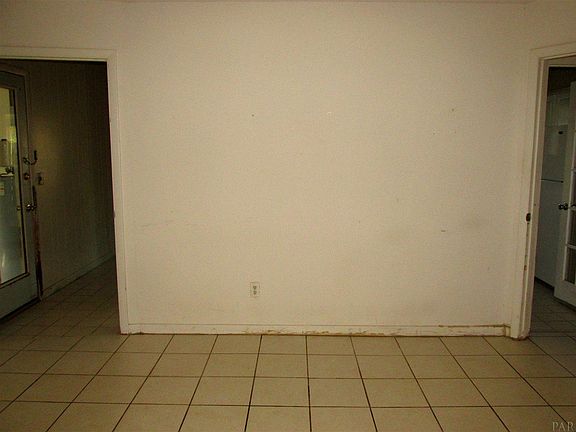 4th image of 4 Usher Cir