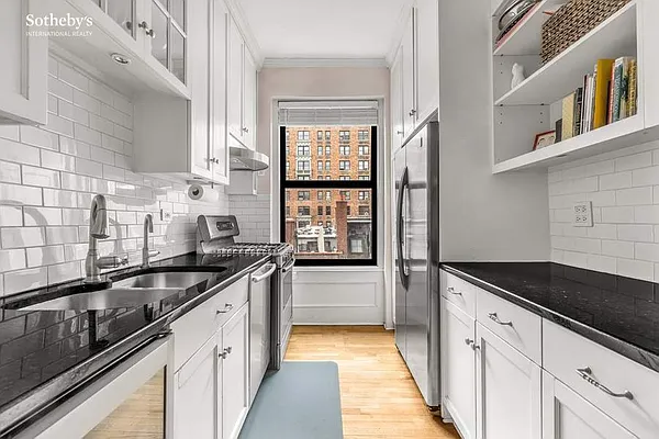 Sold by Sotheby's International Realty | media 19