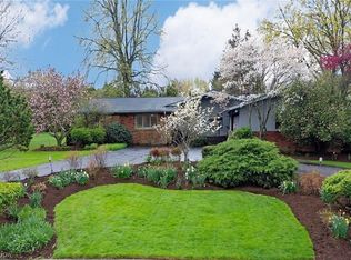 24758 Hawthorne Dr, Beachwood, OH