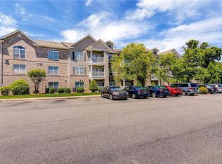 7102 W Friendly Ave UNIT 107, Greensboro, NC 27410