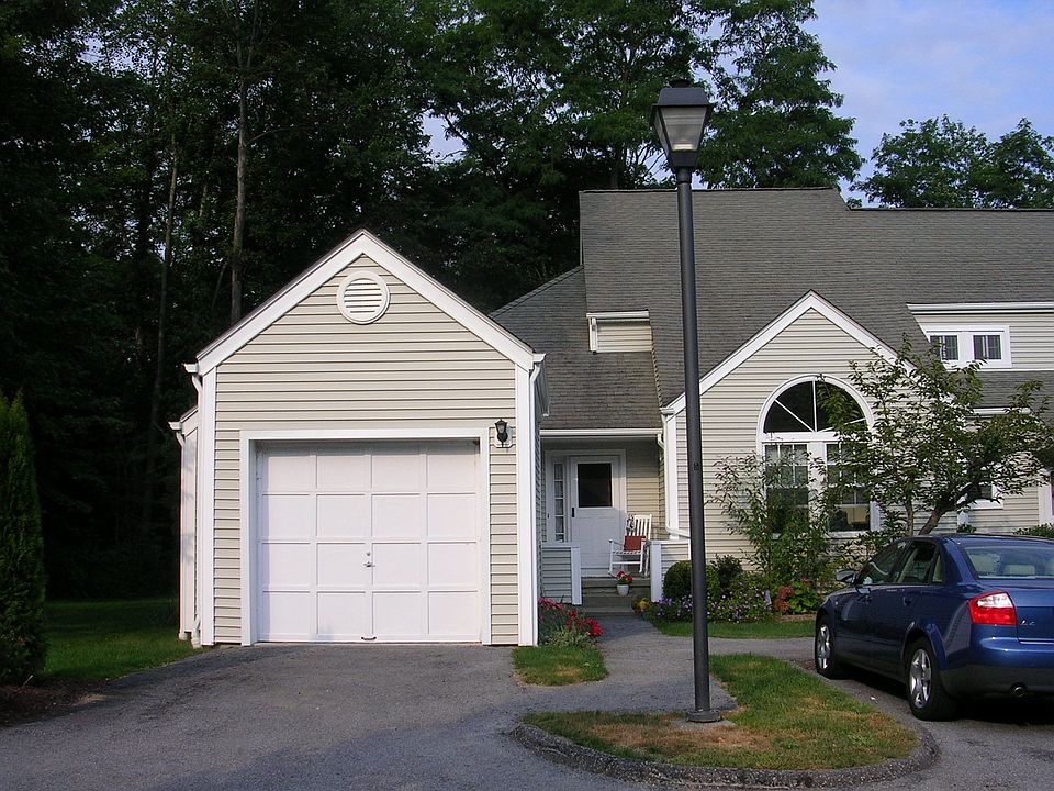 End unit townhome
