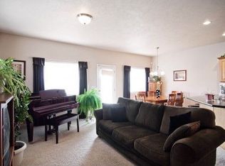 1544 W Wyngate Park Dr, South Jordan, UT 84095