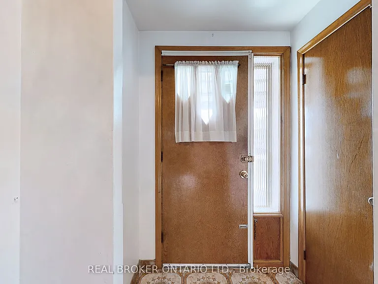 3241 Dufferin St — Photo 16