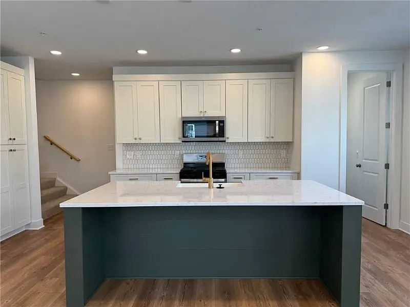 Building Photo - 607 Carlton Ln #607