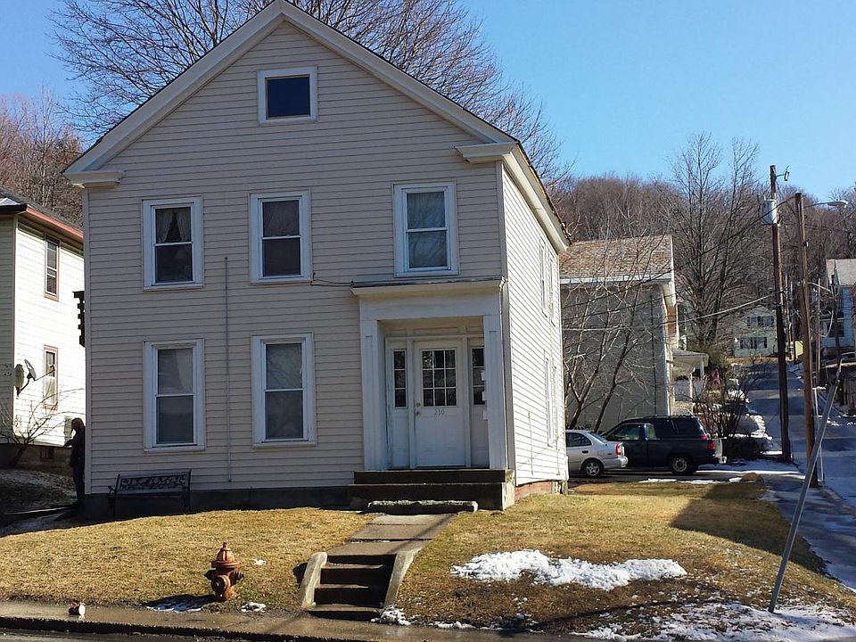 2nd image of 210 Eagle St