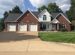 27024 Glynns Creek Ct, Eldridge, IA 52748