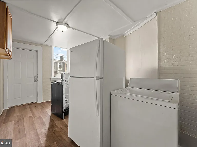 225 N Luzerne Ave — Photo 16