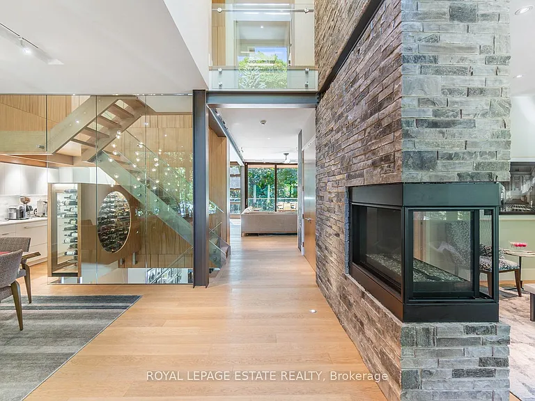 11 Pine Cres — Photo 5