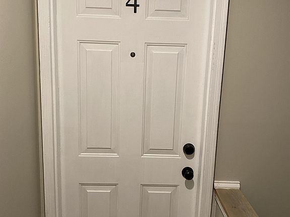 2nd image of 123 Kathleen Dr APT 4