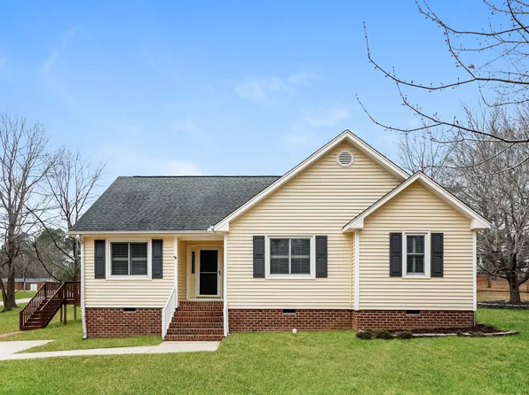 689 N Benton St, Angier, NC 27501