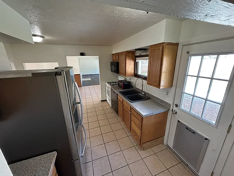 1882 Paul Dr — Photo 7