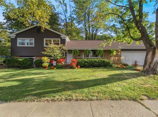 1118 Woodlawn Dr, Charleston, IL 61920