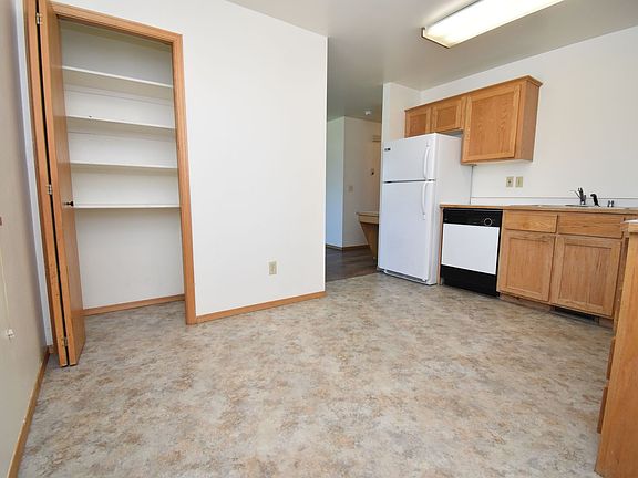 3rd image of 8 Michael Grove Ave #12
