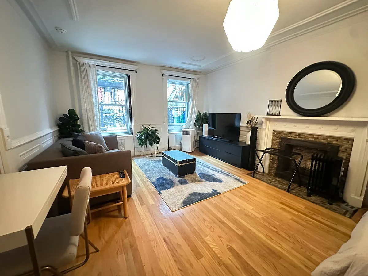 Building Photo - 661 Jefferson Ave #1