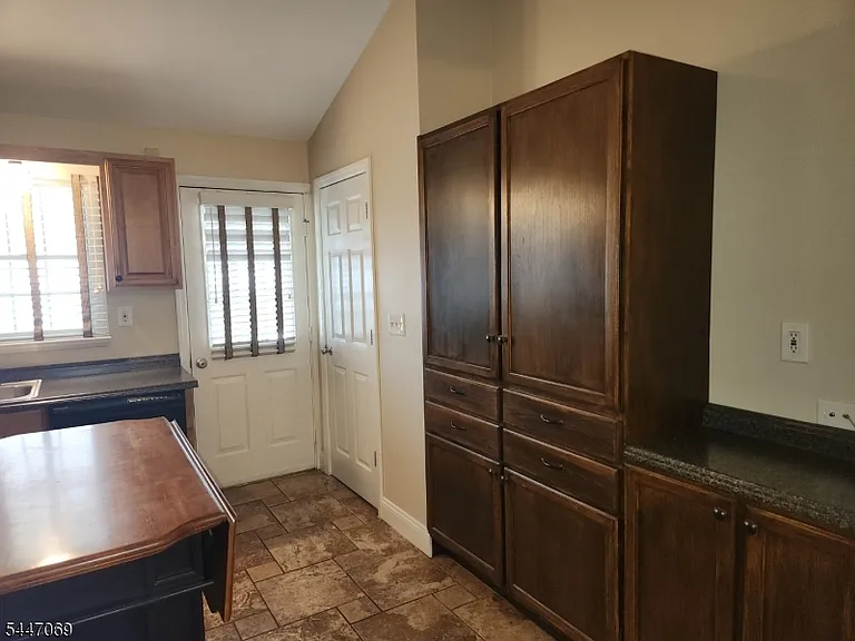 112 Brentwood Rd — Photo 8